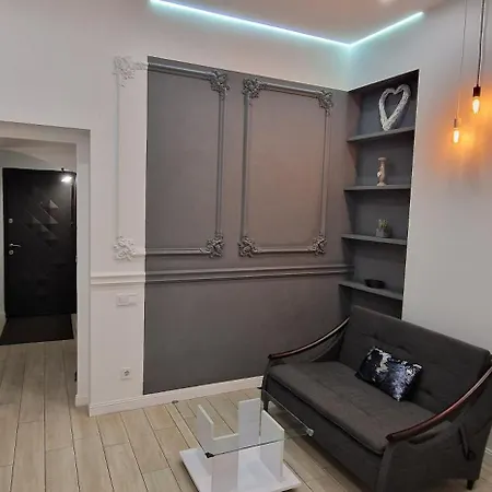 Apartment чорно -білий люкс в центрі світло 24на7