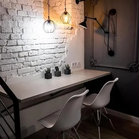 чорно -білий люкс в центрі світло 24на7 Appartement