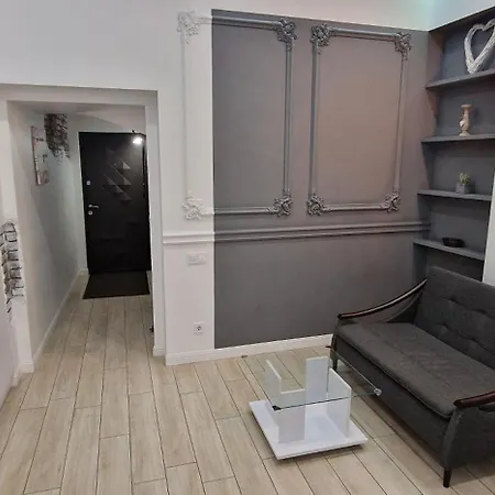 чорно -білий люкс в центрі світло 24на7