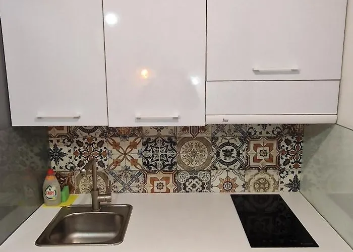 чорно -білий люкс в центрі світло 24на7