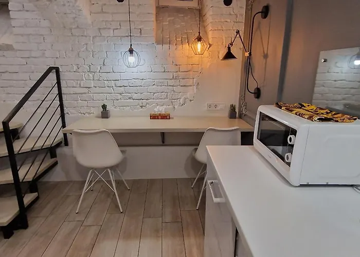 чорно -білий люкс в центрі світло 24на7 Apartament *