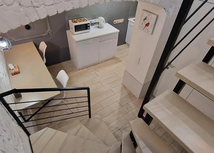 чорно -білий люкс в центрі світло 24на7 Apartamento Leópolis