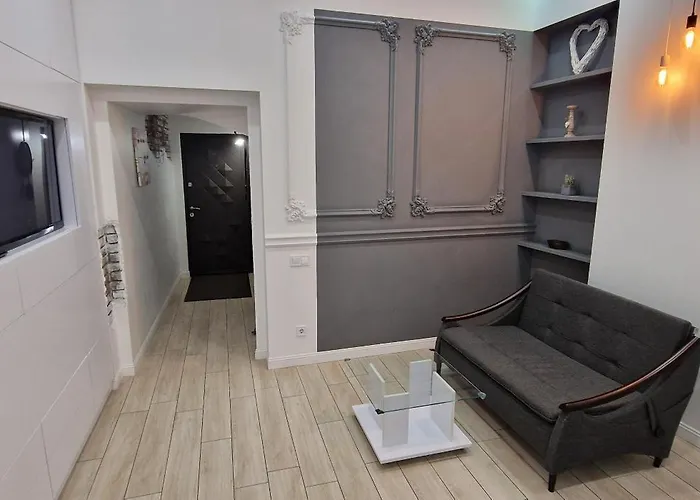 чорно -білий люкс в центрі світло 24на7