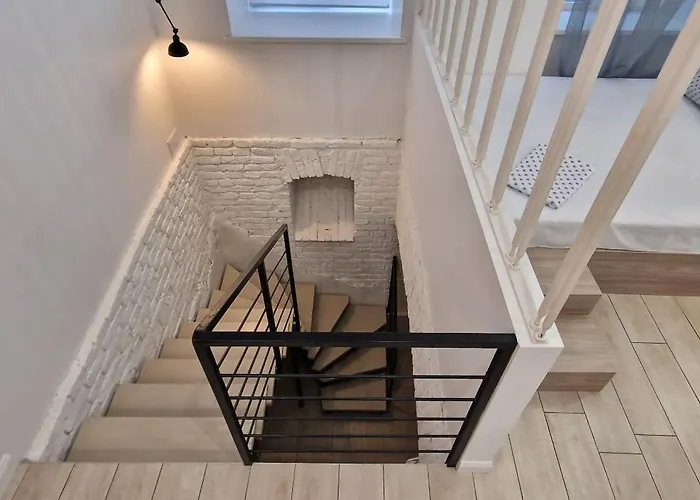 чорно -білий люкс в центрі світло 24на7 Apartament *